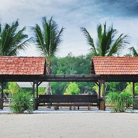 Hs Farm Waterpark Muar Exterior photo