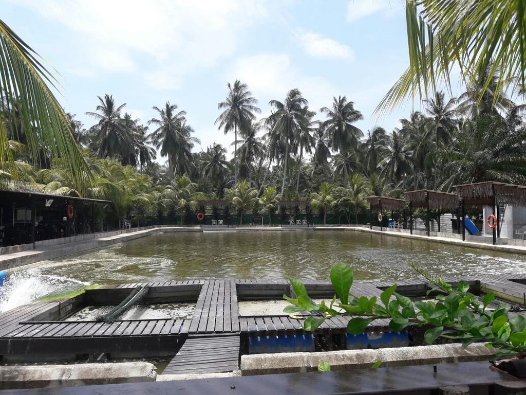 Hs Farm Waterpark Muar Exterior photo