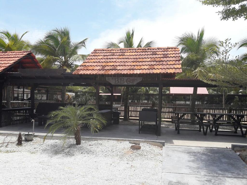 Hs Farm Waterpark Muar Exterior photo