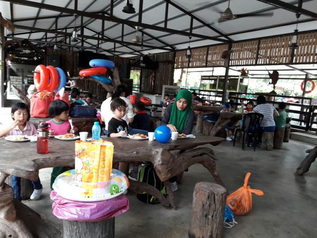 Hs Farm Waterpark Muar Exterior photo
