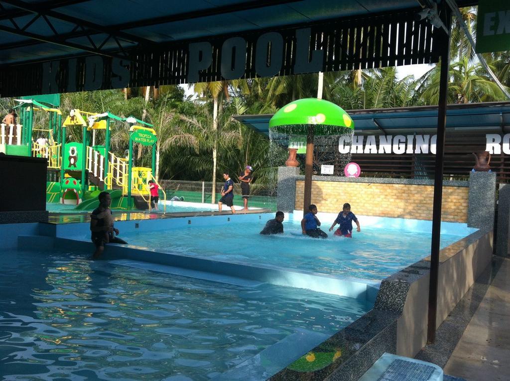 Hs Farm Waterpark Muar Exterior photo